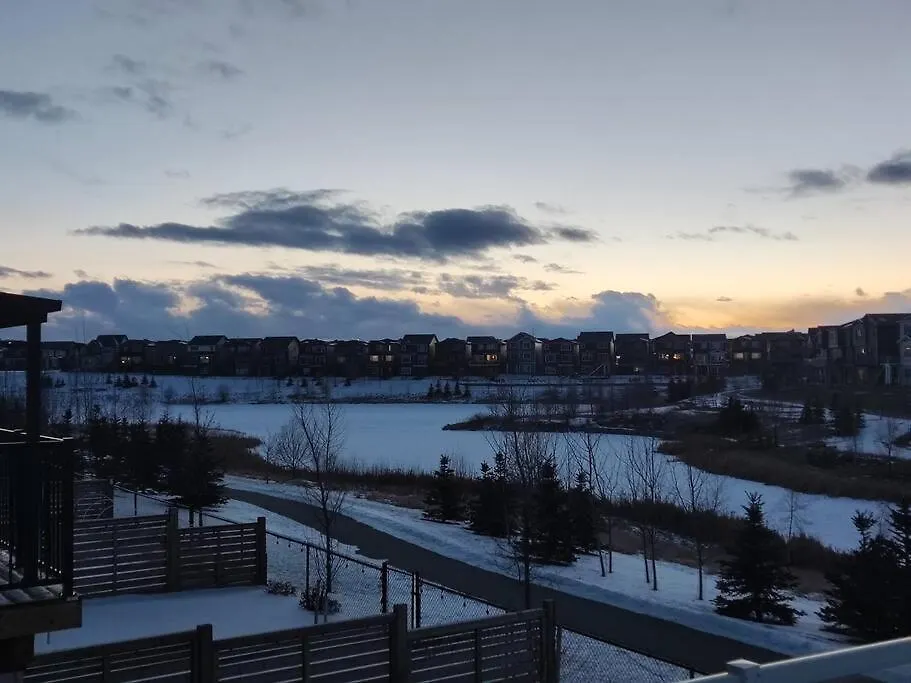 Villa Brand New Entire Guest Suite By Lake Near Yyc Canada