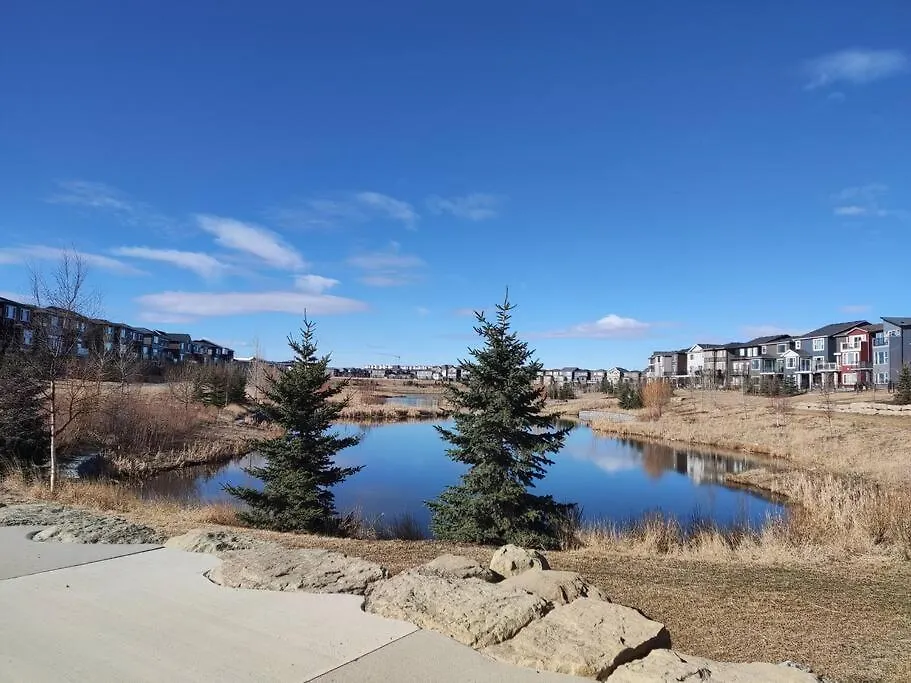 Brand New Entire Guest Suite By Lake Near Yyc Calgary