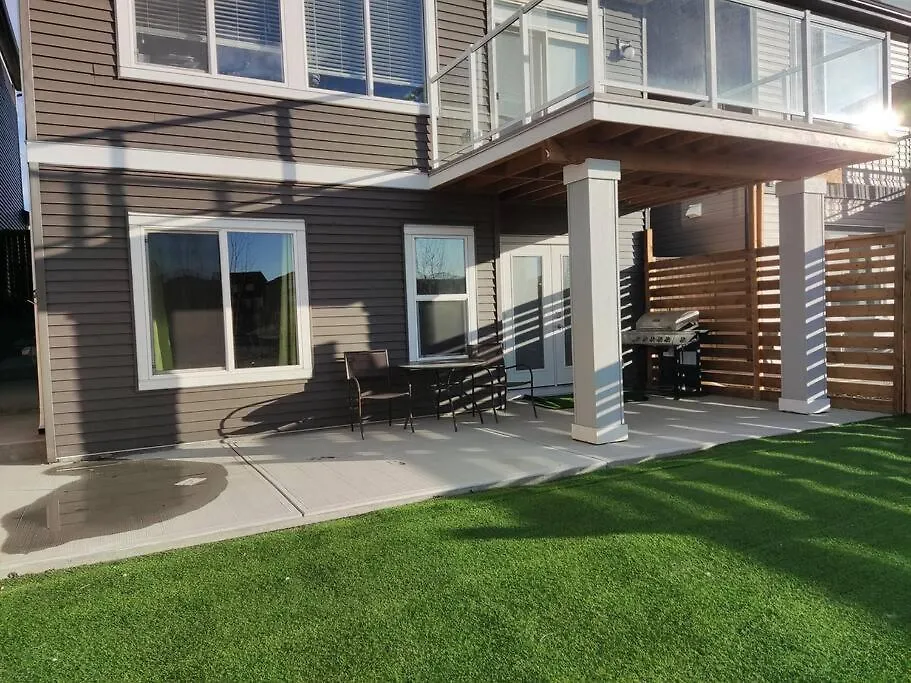 Brand New Entire Guest Suite By Lake Near Yyc Canada