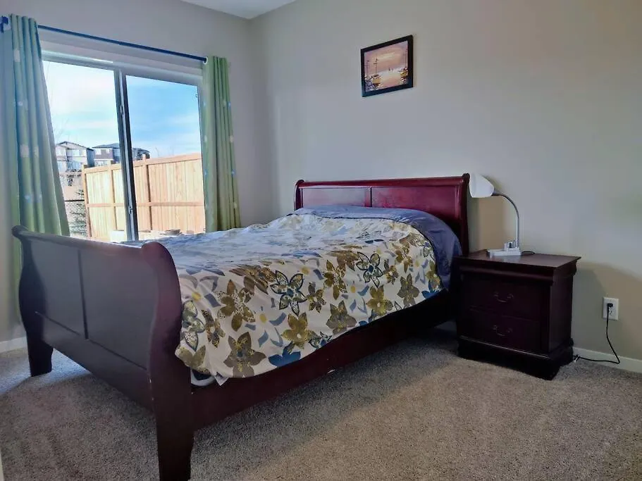 Brand New Entire Guest Suite By Lake Near Yyc 0*, Calgary Canada